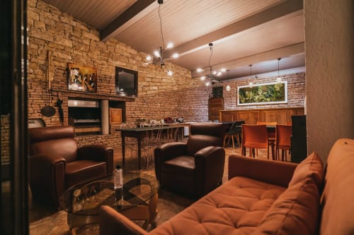 espace détente avec cheminée villa du rhone