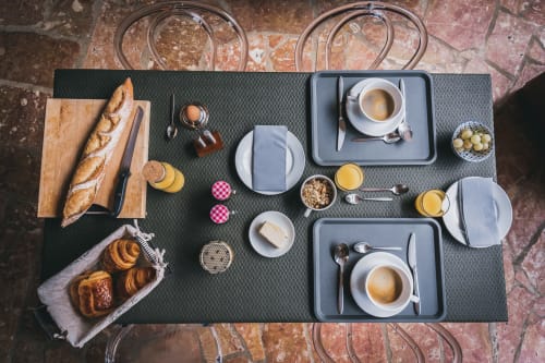 petit déjeuner local, bio, fait maison dans la véranda villa du rhone