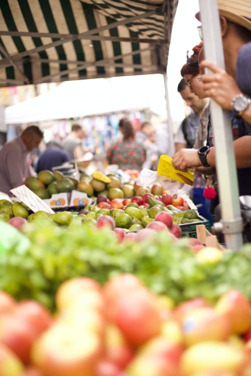 market near sainte maxime - golfe de saint tropez market