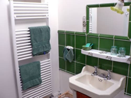 Salle de bain attenante à la chambre d'hôte