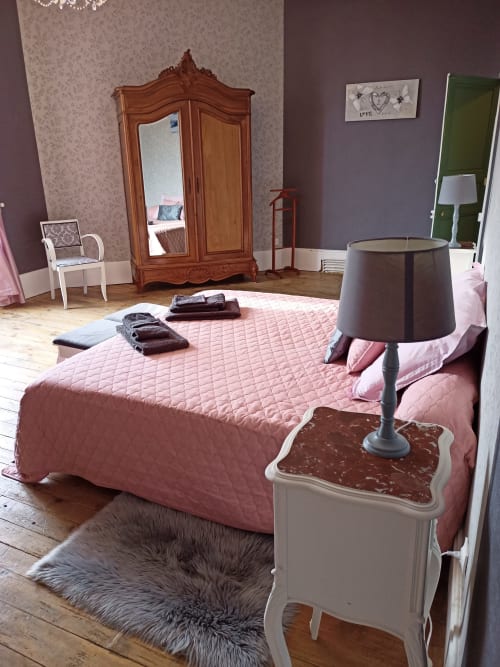 Chambre avec placard à Tresnay