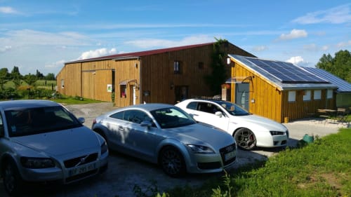 Parking - Gîte ferme du tertre
