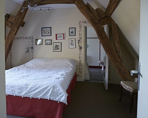Chambre avec poutre en bois 