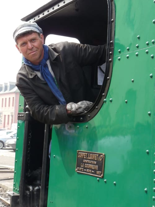 Chauffeur du train à vapeur du chemin de fer de la baie de somme Saint-Valéry gîtes 