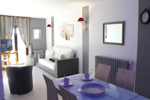 Salon, Table à manger, Canapé, Fauteuil, TV