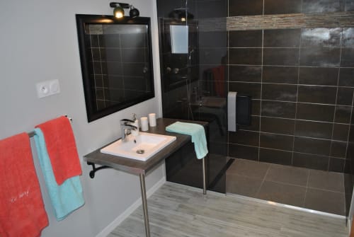 SDB le surf, douche italienne, accès PMR, WC privatifs