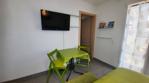 télévision dans la chambre - Petit pré