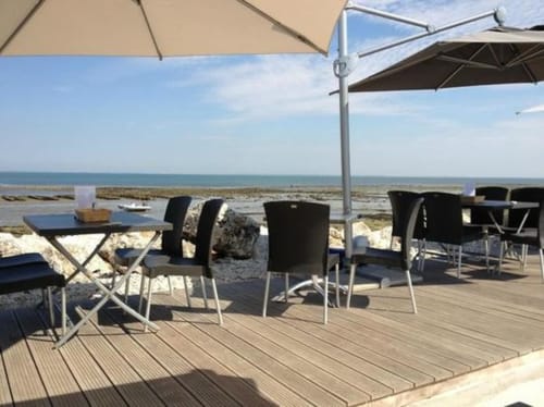 terrasse vue sur la plage de l'île de Ré