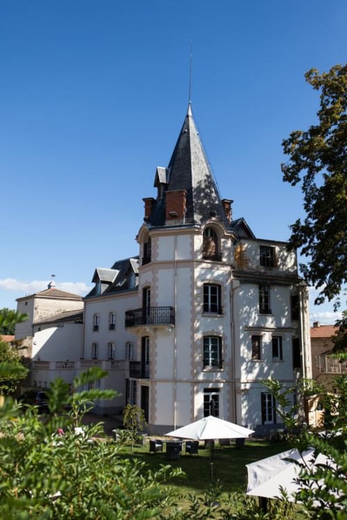 France puy de dôme auvergne Clermont Ferrand Issoire Sancy Super Besse chambres d'hôtes petits déjeuné château weekend romantique séjour gourmand maison d'hôtes charme chambre double famille au vert nature cocooning tranquillité calme confort spacieuse extérieur parking gratuit salle de réception chateau