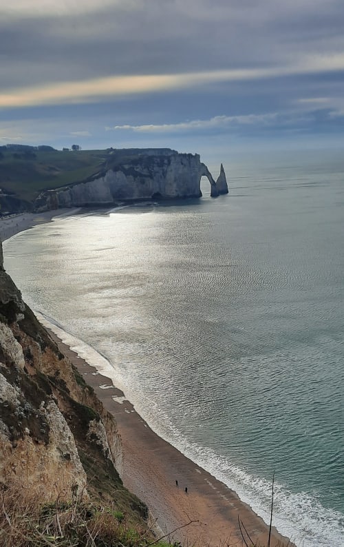 Etretat von den Klippen von Bénouville aus (Foto vom Februar 2021)