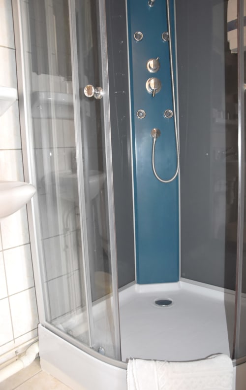 Douche moderne - Au Gai Relais