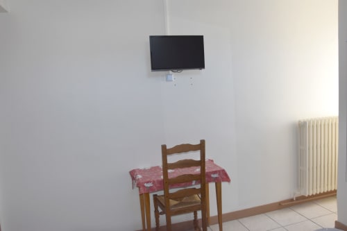petite table - Chambre d'hôtel Au Gai Relais