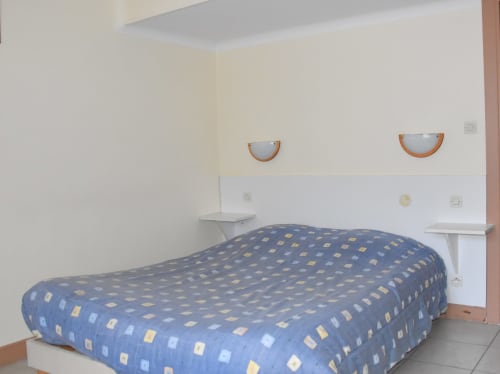 Lit queen size - Hôtel Au Gai Relais