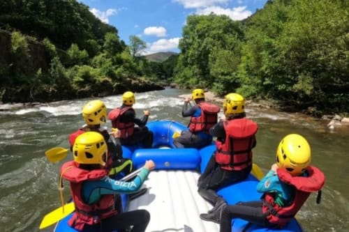 Descente familiale de la Nive en raft encadrée par Evasion 64, une expérience inoubliable à quelques minutes d'Espelette