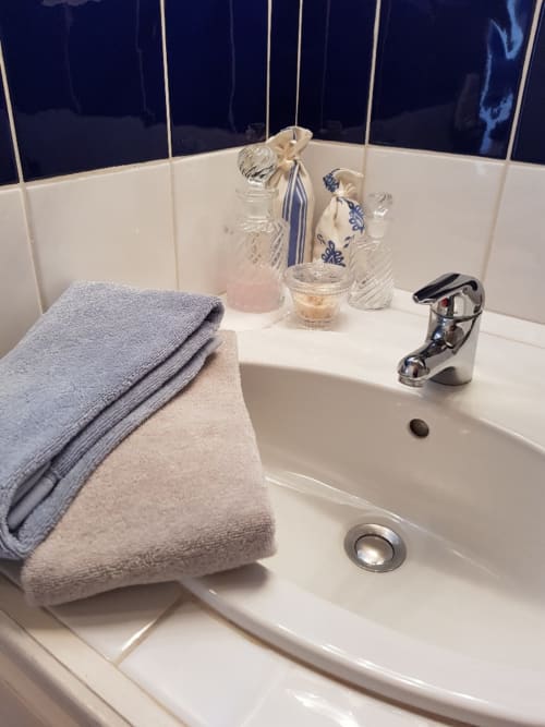 salle de bain chambre bleue