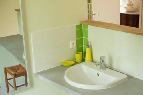 Sanitaires propres chambre d'hôte à la campagne
