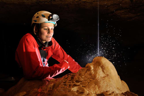 Spéléologie dans les grottes de l'Ardèche