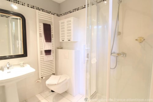 Salle de douche - domaine de Berthegille