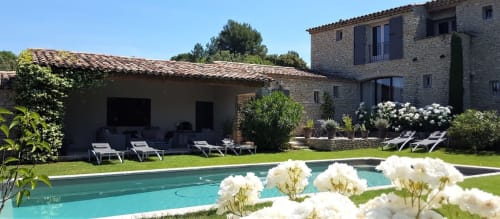 Jardin extérieur villa avec piscine Gordes parc du Luberon