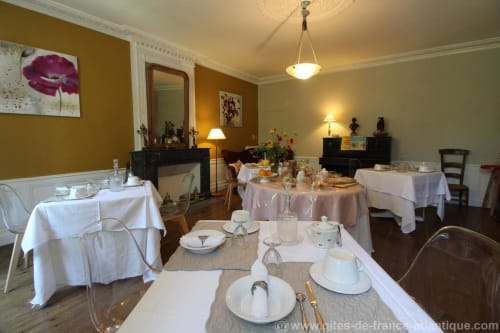 Table de petit déjeuner - gîte en Charente