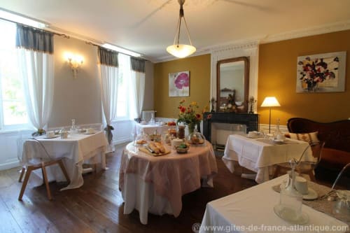 Petit déjeuner au domaine de Berthegille