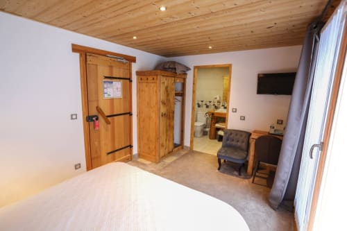 Chambre lit double chalet station Tignes
