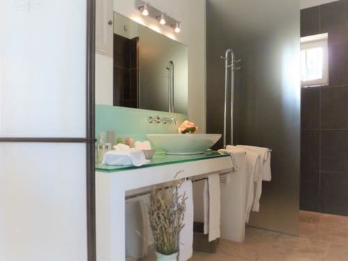 Salle de bain villa avec piscine Luberon