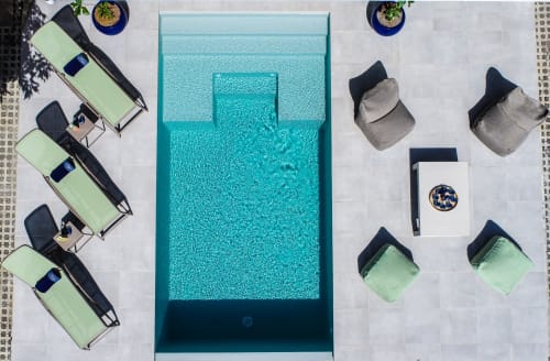 La Villa "La Belle Négresse" vue du ciel avec sa piscine à débordement, chauffée et traitée au sel et ses plages de plus de 45 m².