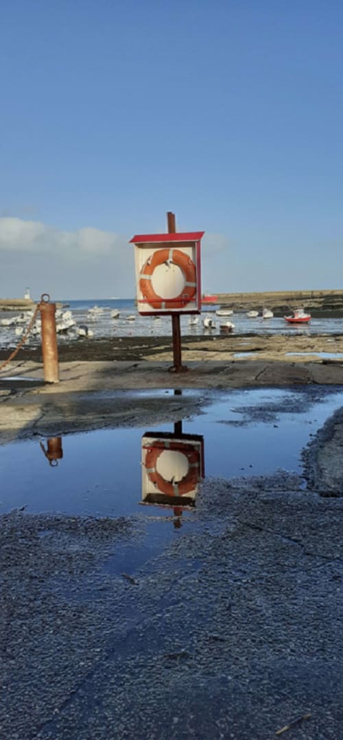 Les quais du port de Barfleur après la pluie, promenade depuis le gîte Le Mora en Normandie