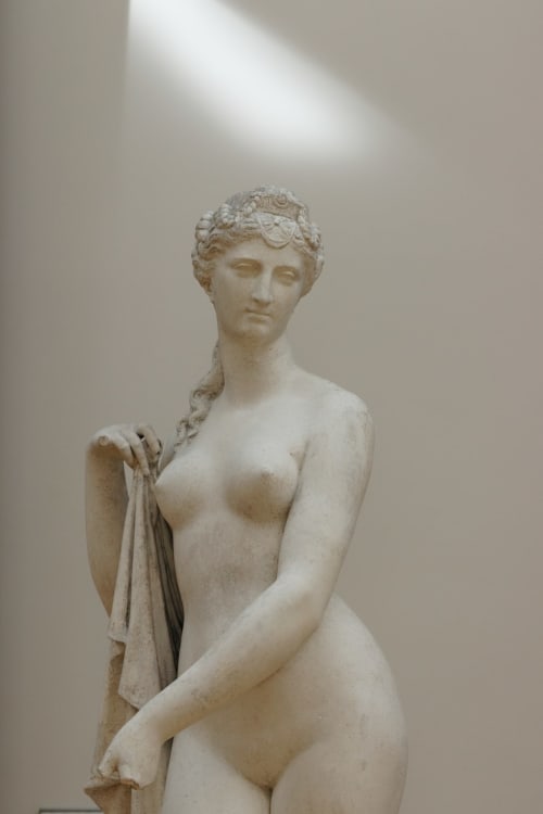 culture discovery activity in the Loire castle statue