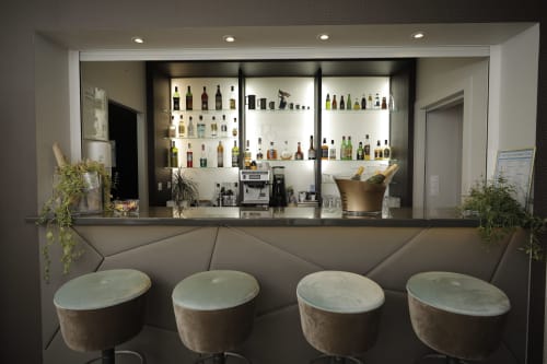 Orleans hotel bar, multiple choices of drinks
