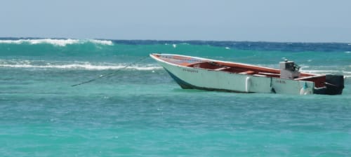 Bateau dans la mer des Caraïbes