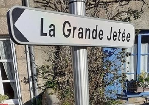 A short walk on the other side of the Barfleur harbour following the sign La Grande Jetée