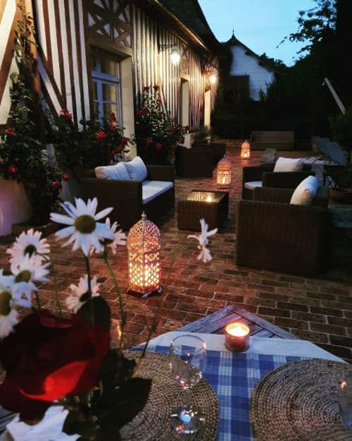 terrasse soir d'été mobilier de jardin été fleurs jardin chill détente repos outdoor tranquilité profiter sérénité partage nature essonne evry france