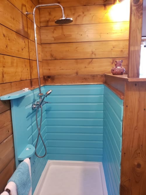 douche spacieuse - Les Bananes Vertes