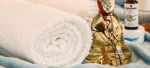 massage duo massage solo massage en chambre sauna jacuzzi bien être détente se retrouver prendre soin de soi se dorloter deconnection se deconnecter retraite yoga retraite bien être se couper du monde evry essonne france