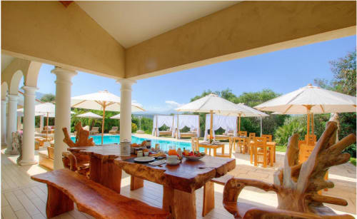 Repas en bord de piscine - Villa Torrella