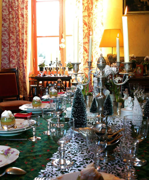salle-a-manger-mise-en-place-diner-repas-noel-hiver-table-dhotes-chateau-chambiers-zip