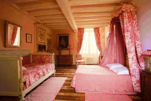 chambre-caroline-lit-double-banquette-XVIIIeme-siecle-chateau-chambiers-zip