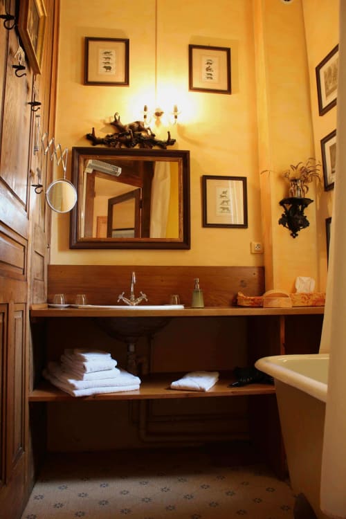 chambre-saint-hubert-salle-de-bain-vasque-chateau-chambiers-zip