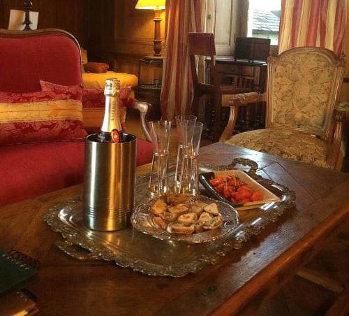 aperitif-champagne-salon-table-dhotes-chateau-chambiers-zip