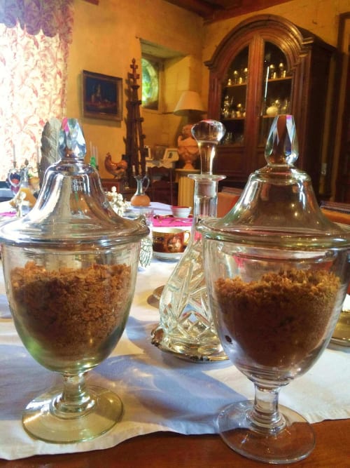 petit-dejeuner-varie-fait-maison-produits-locaux-frais-cereales-chateau-chambiers-zip