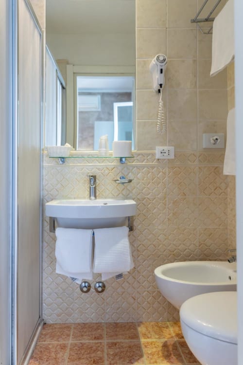 Hotel Verdi - Jesolo, 100 metres from the sea, 300 from Caribe Bay
