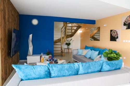 L'espace jour de la "Villa La Belle Négresse" et sa décoration douce et chaleureuse.