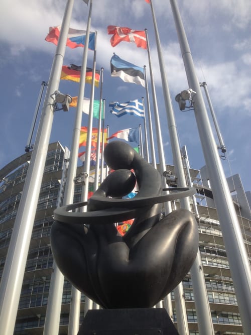 institution europe - visit strasbourg - monument and flags
