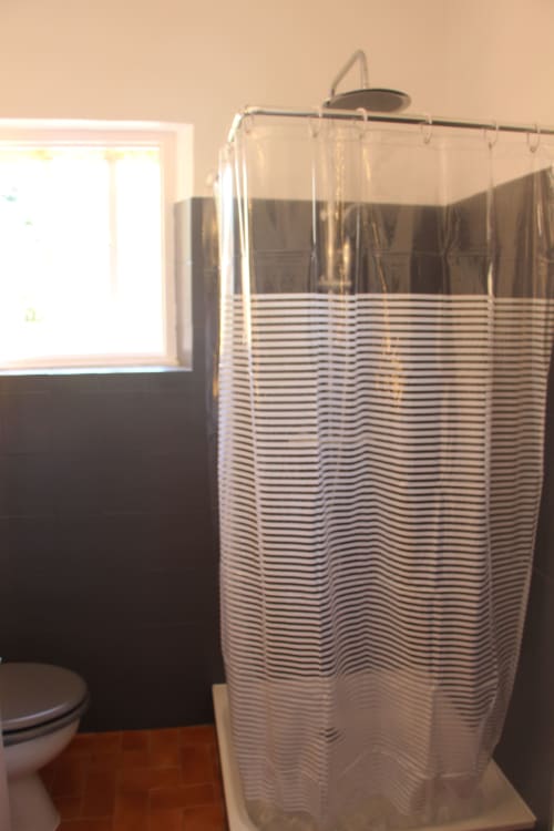 room with bathroom - buen oustaou