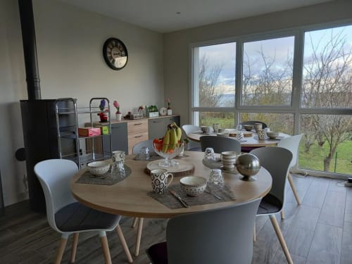 Salle du petit-déjeuner - Maison d'hôtes Les Lys