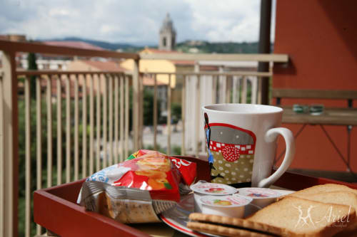 Tray with breakfast on the terrace of our B&B - Bed Breakfast Ariel B&B - Rooms in Verona Center