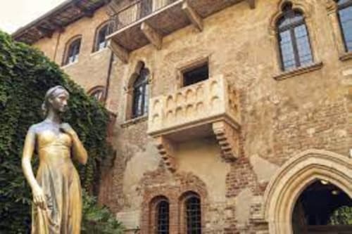 Balcony and statue of Juliet - Bed Breakfast Ariel B&B - Rooms in Verona Center