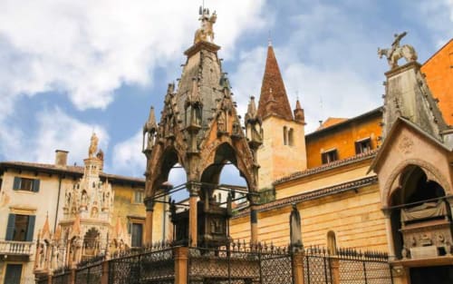 Detail of the Arche Scaligere - Bed Breakfast Ariel B&B - Rooms in Verona Center